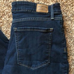 Signature by Levi Strauss Mid Rise Slim Jeans